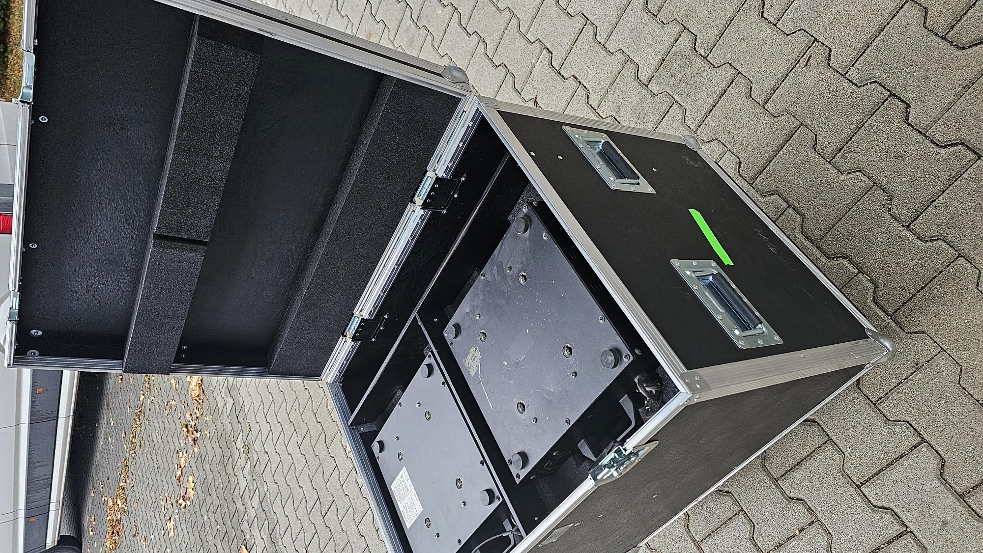 SET: 2x JB Lighting VARYSCAN P3 | Moving Head Spot | 250 Watt HTI | Inkl. Case und Zubehör SET: 2x JB Lighting VARYSCAN P3 | Moving Head Spot | 250 Watt HTI | Inkl. Case und Zubehör