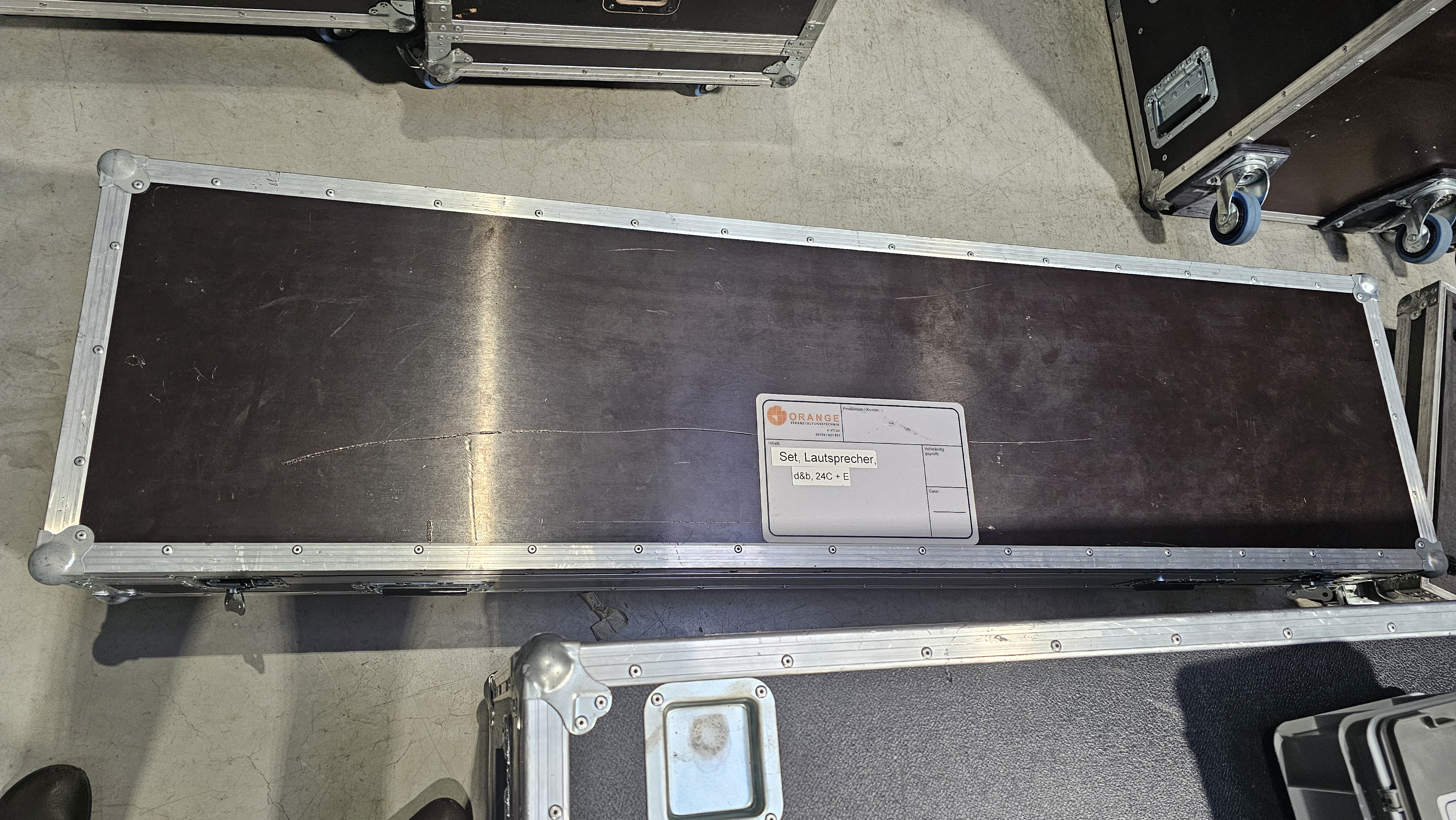 SET d&b audiotechnik xC Serie 2x 24C und 2x 24C-E Säulenlautsprecher | Schwarz | Case SET d&b audiotechnik xC Serie 2x 24C und 2x 24C-E Säulenlautsprecher | Schwarz | Case