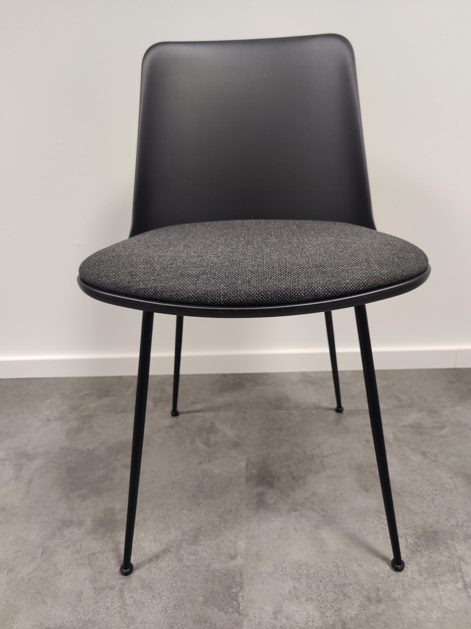 &TRADITION Rely Chair Stuhl | HW7 | Indoorstuhl | Schwarz | Gepolstert