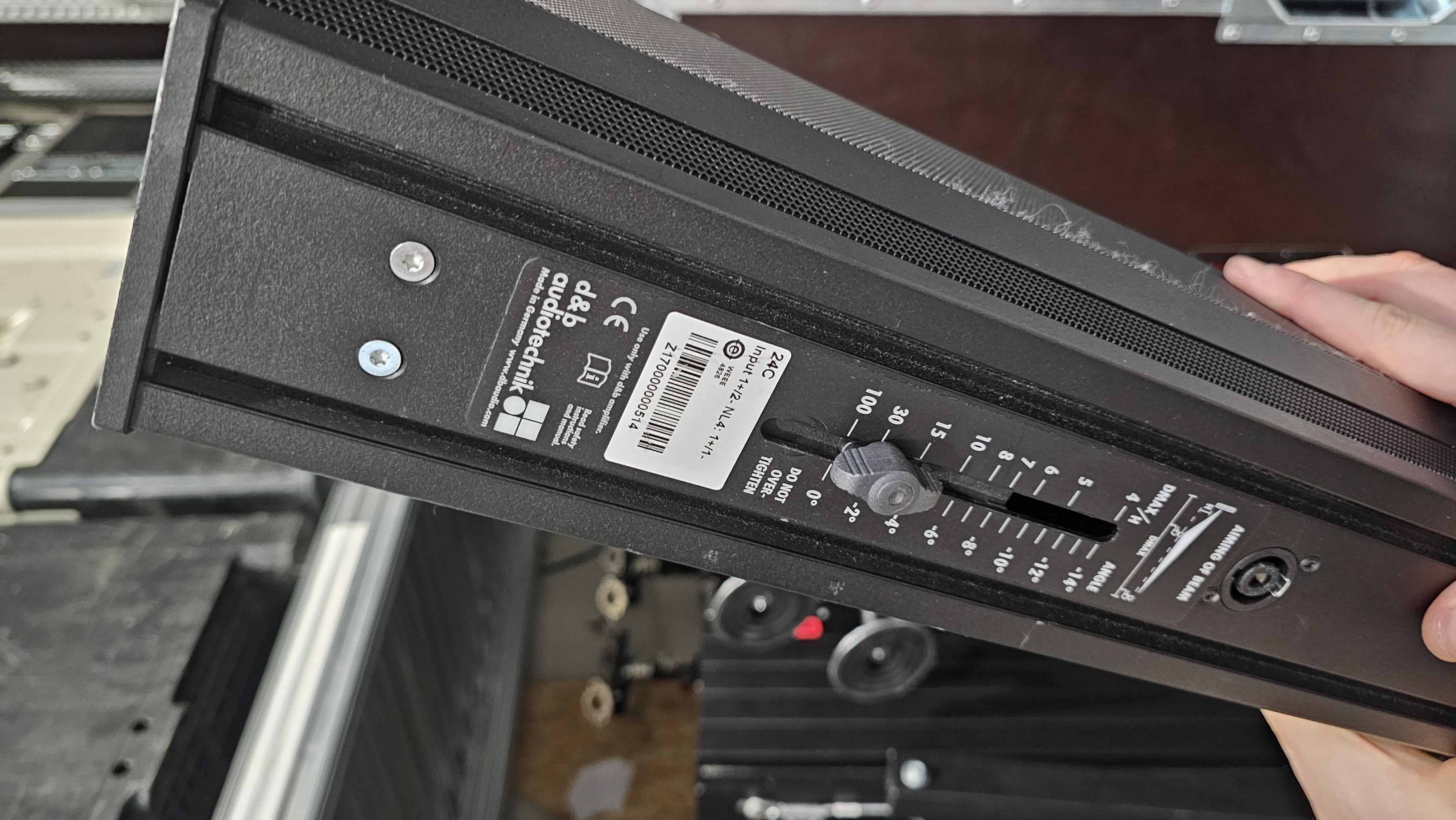SET d&b audiotechnik xC Serie 2x 24C und 2x 24C-E Säulenlautsprecher | Schwarz | Case SET d&b audiotechnik xC Serie 2x 24C und 2x 24C-E Säulenlautsprecher | Schwarz | Case