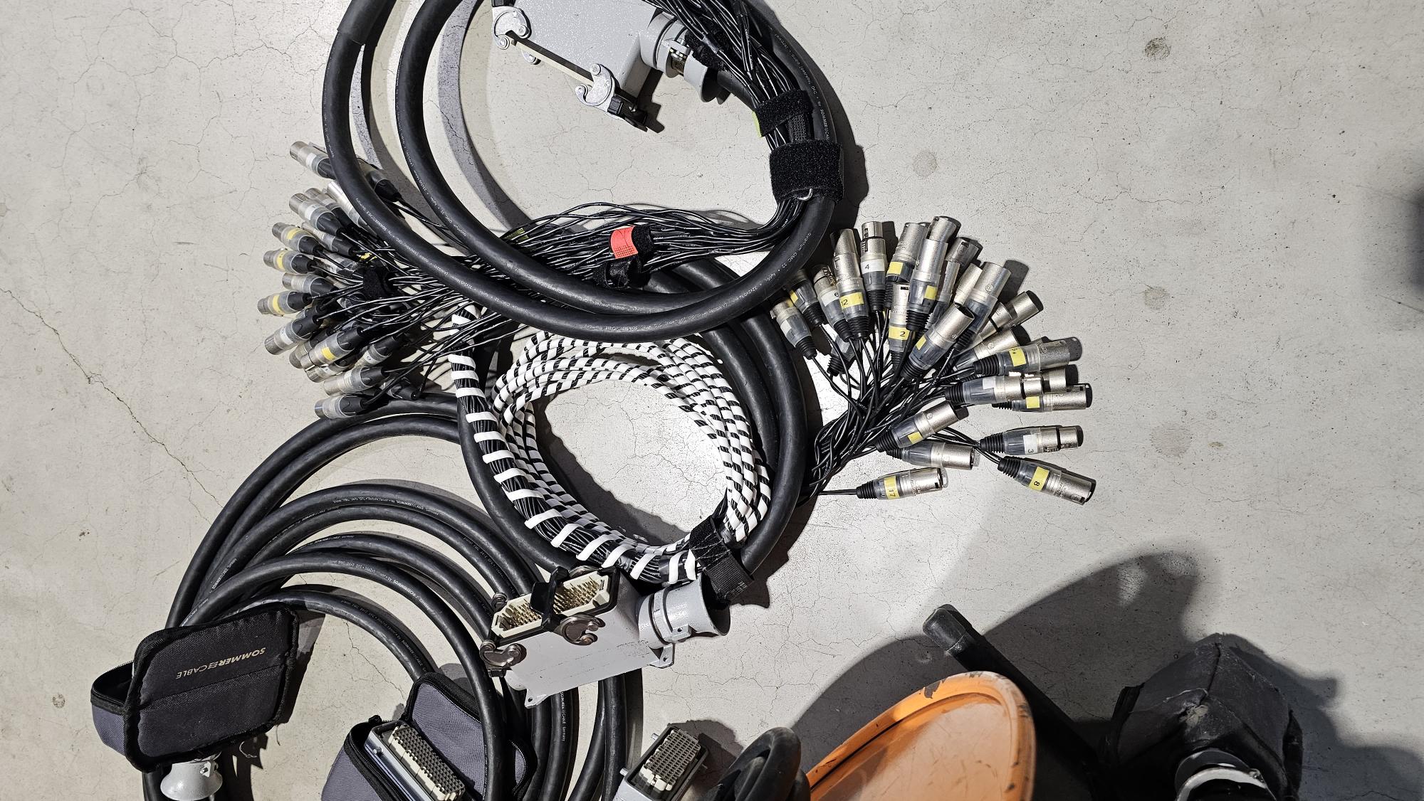 Sommer Cable Analog Multicore | 24 IN | 8 OUT | 50 Meter | Symmetrisch | Analog Splitter Sommer Cable Analog Multicore | 24 IN | 8 OUT | 50 Meter | Symmetrisch | Analog Splitter