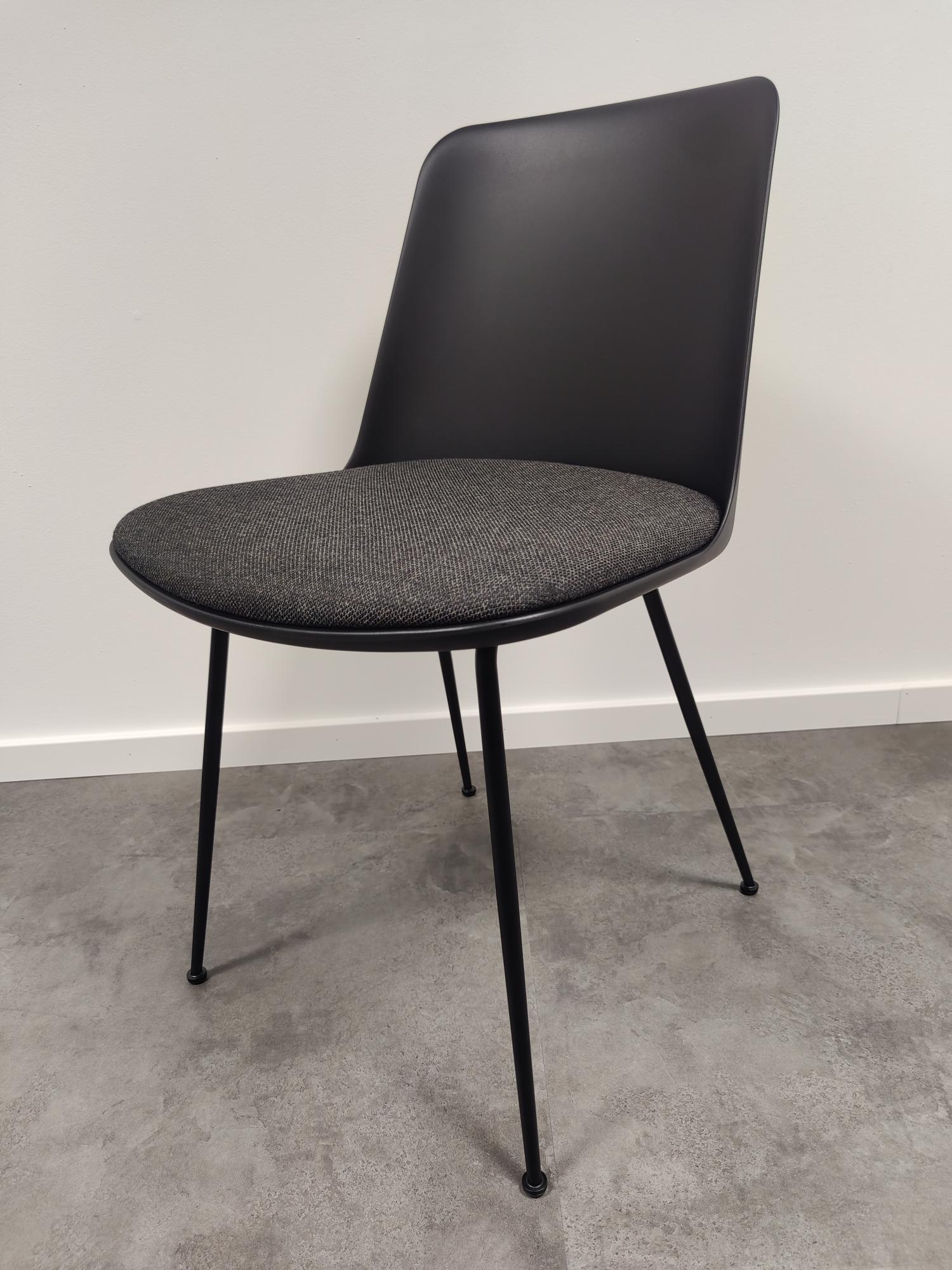 &TRADITION Rely Chair Stuhl | HW7 | Indoorstuhl | Schwarz | Gepolstert