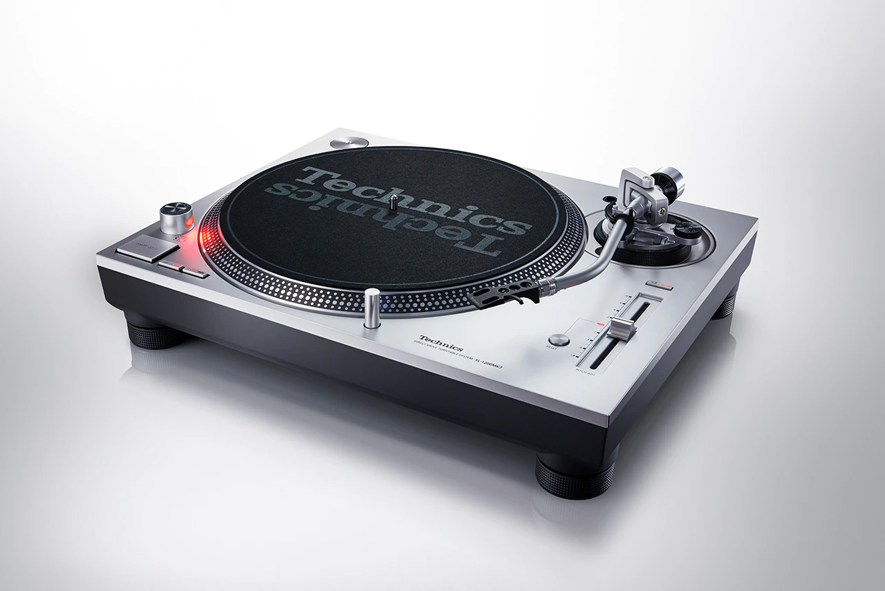 Technics SL-1200MK7 Direktantrieb Plattenspieler silber