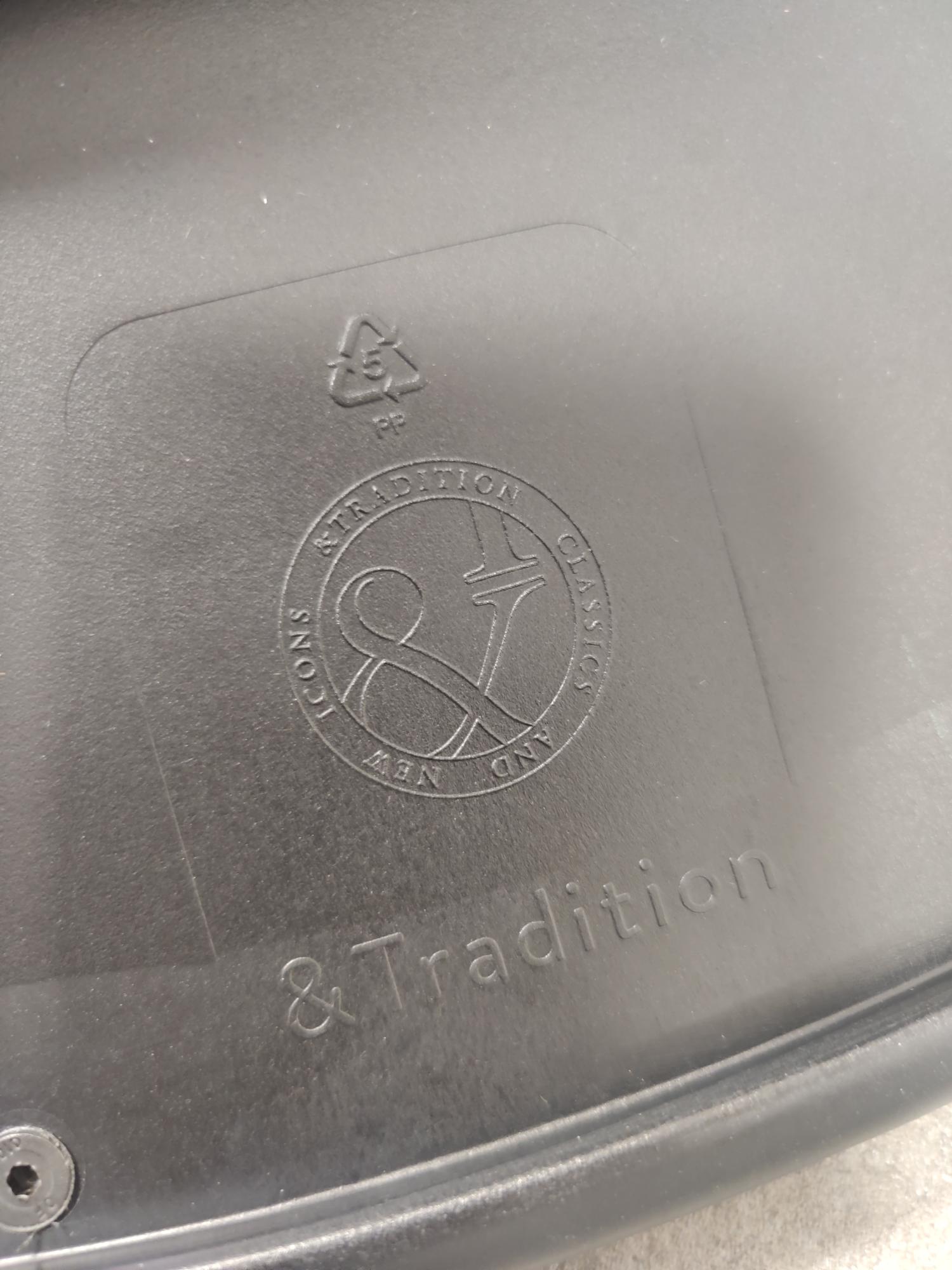 &TRADITION Rely Chair Stuhl | HW7 | Indoorstuhl | Schwarz | Gepolstert
