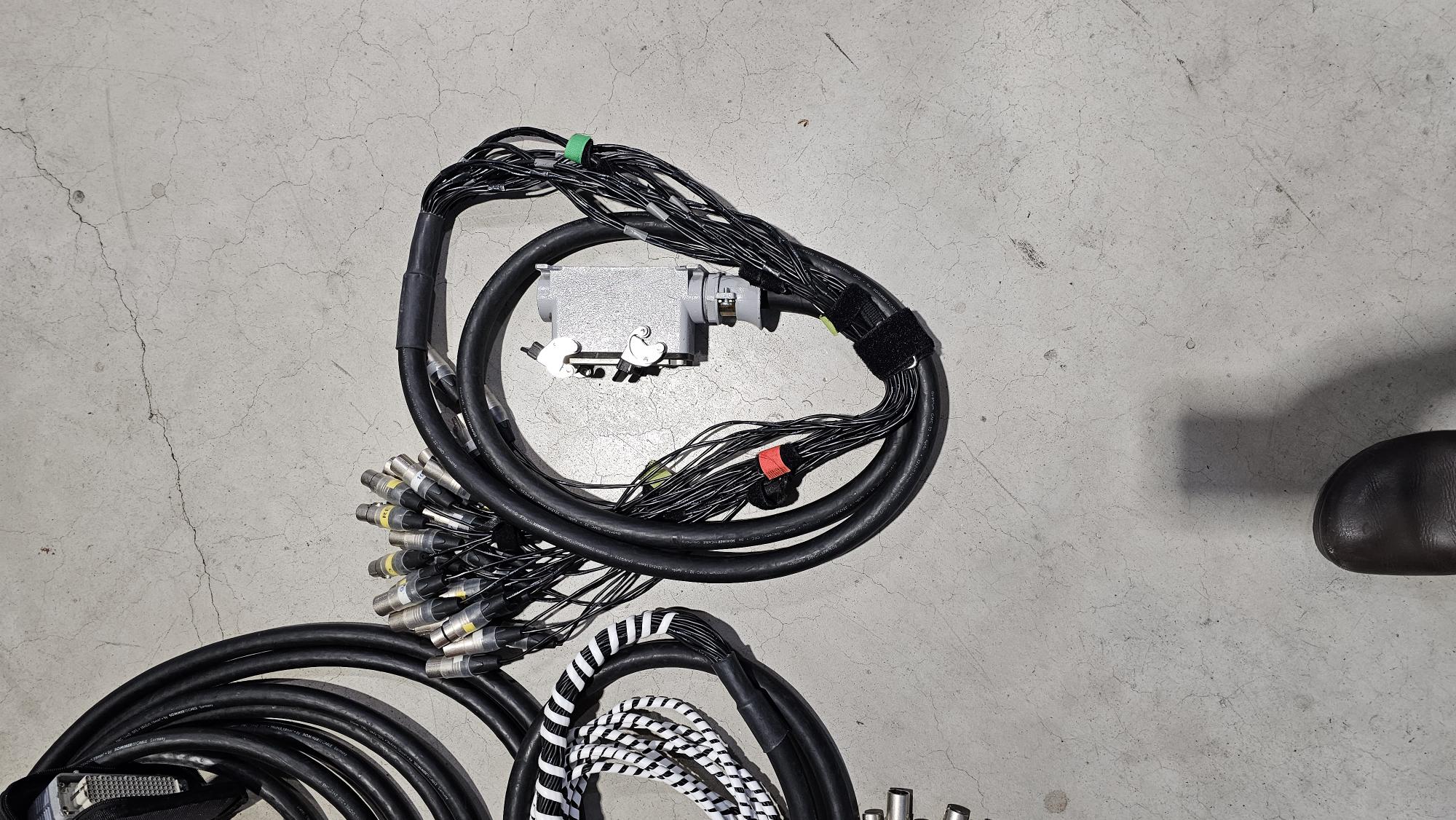 Sommer Cable Analog Multicore | 24 IN | 8 OUT | 50 Meter | Symmetrisch | Analog Splitter Sommer Cable Analog Multicore | 24 IN | 8 OUT | 50 Meter | Symmetrisch | Analog Splitter