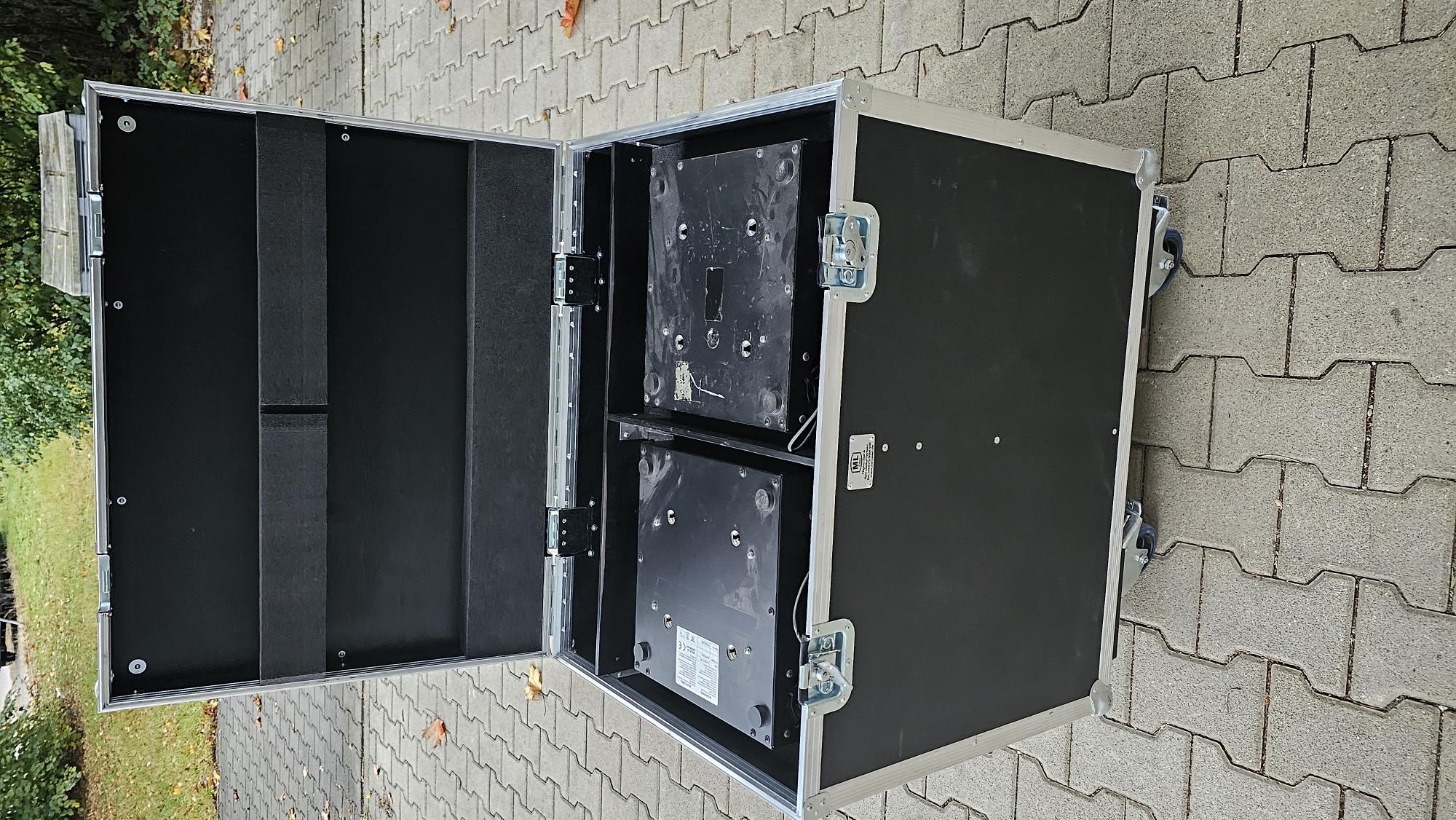 SET: 2x JB Lighting VARYSCAN P3 | Moving Head Spot | 250 Watt HTI | Inkl. Case und Zubehör SET: 2x JB Lighting VARYSCAN P3 | Moving Head Spot | 250 Watt HTI | Inkl. Case und Zubehör